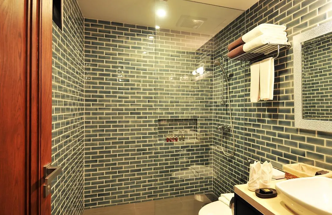 Chakrabongse Residences-1