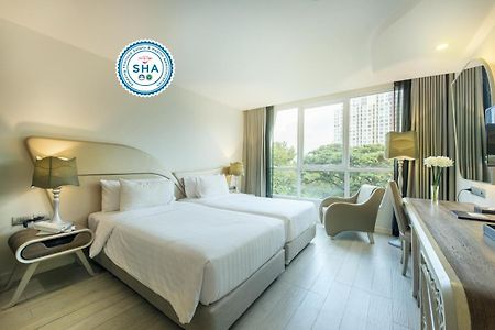 "Smile Inn Bangkok"