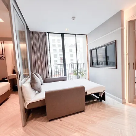 The Quarter Ploenchit By Uhg-3