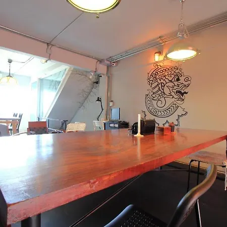Oyo 421 Guyasuka Hostel & Cafe-2