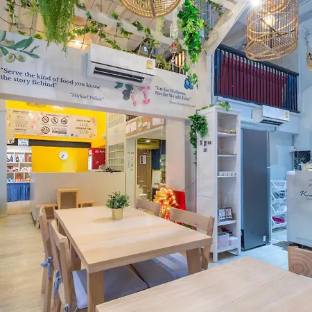 Kinnon Deluxe Hostel Coworking Cafe-2