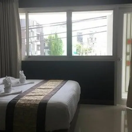 Rock Hotel-2