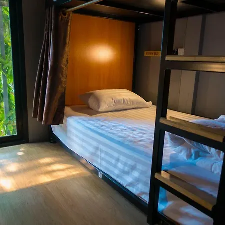 Comfy Bed Hostel (Adults Only)-3