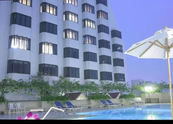 Huisdiervriedelijke Omnitower Pool View Cozy Apartment Bangkok