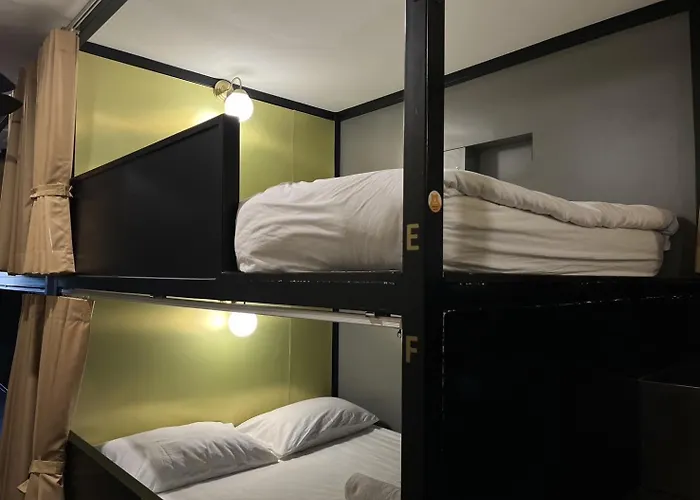 Huisdiervriedelijke Four Sisters Hostel Bangkok