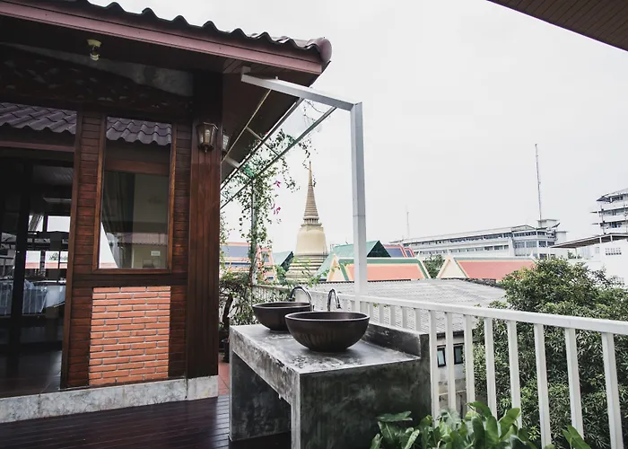 Feung Nakorn Balcony Rooms&Cafe Bangkok
