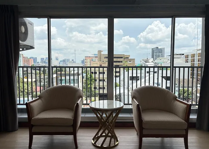 Oyo 75446 Travis Inthamara 49 Hotell Bangkok