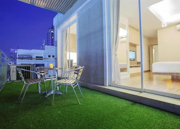 V Residence Serviced Apartment 曼谷
